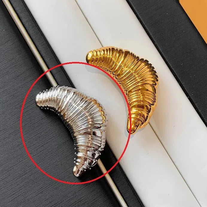 Vintage Moon-Shaped Zinc Alloy Brooch for Men and Women Gold Silver Gift
