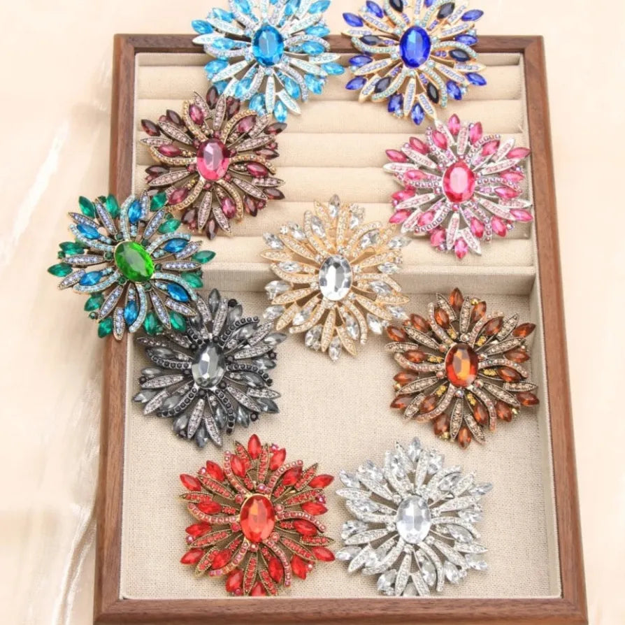 Luxury Openwork Floral Brooch Elegant Gift for Men & Women