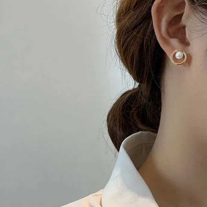 Elegant Geometric Round Stud Earrings Zinc Alloy Imitation Pearl Zircon Hollow