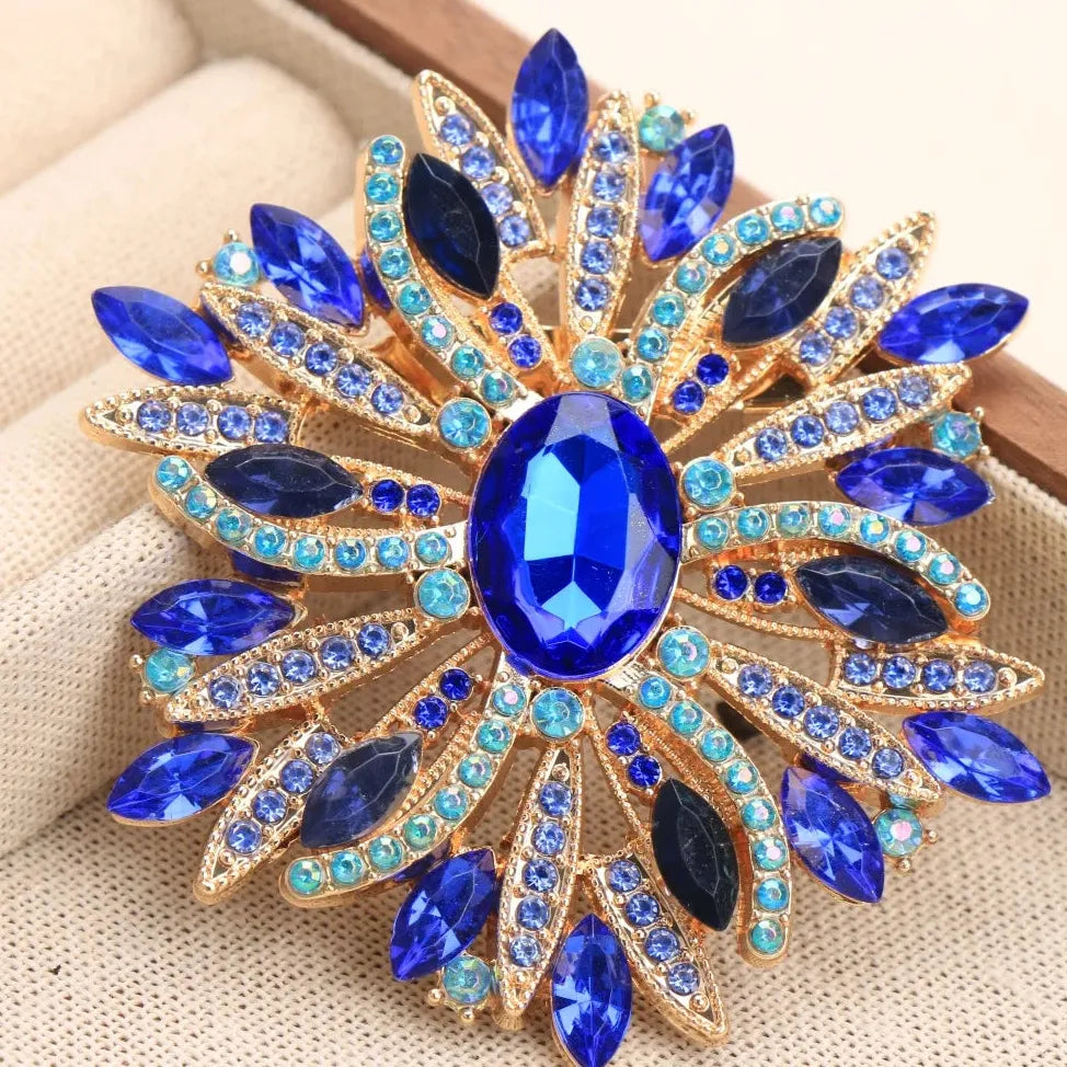 Luxury Openwork Floral Brooch Elegant Gift for Men & Women