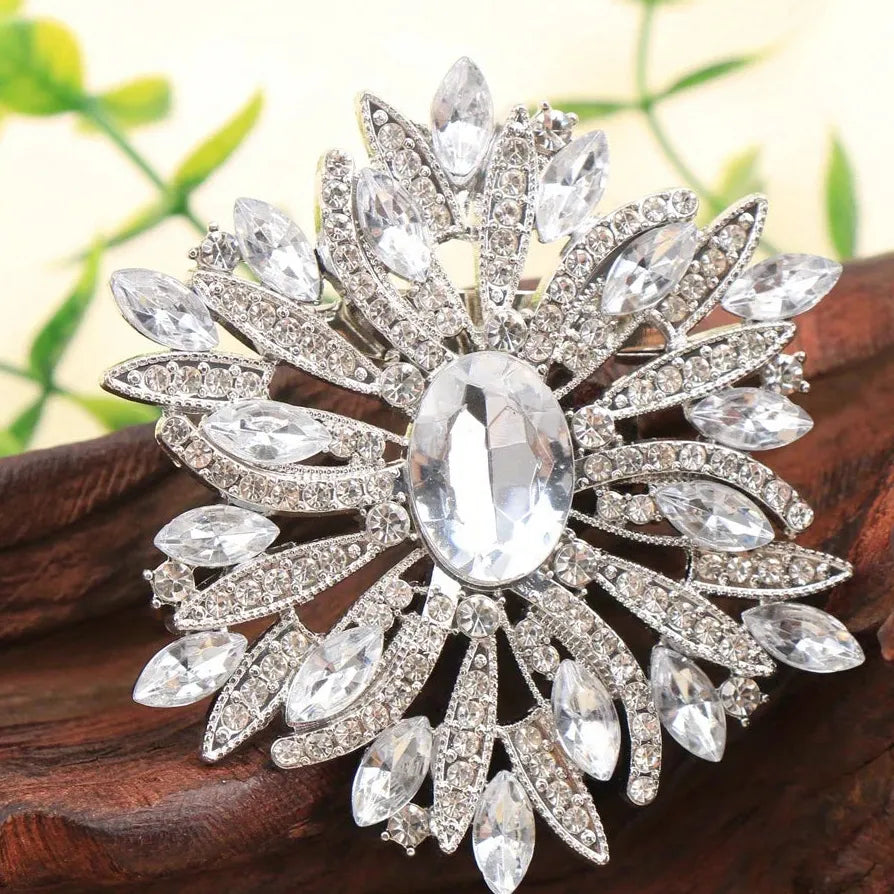 Vintage Openwork Floral Brooch Classic Style Gift for Men & Women