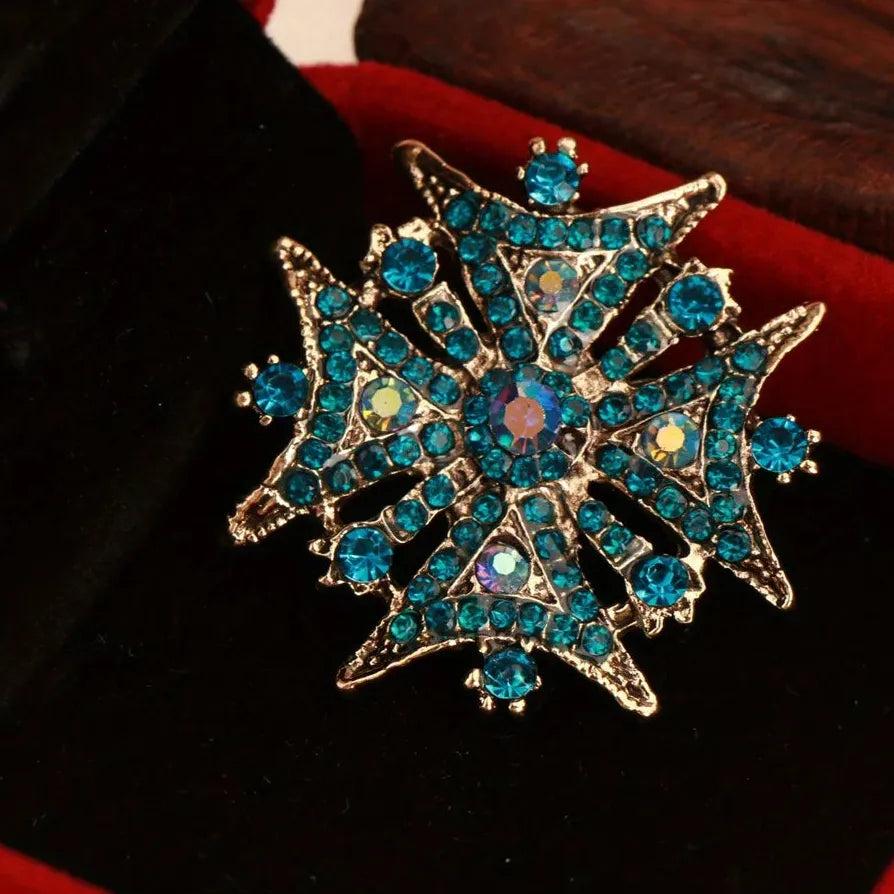 Luxury Snowflake Brooch for Men & Women Classic Style Gift Accessory