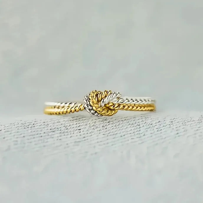 Two-Tone Twisted Brass Ring for Women, Geometric Lines, Daily Wear Jewelry