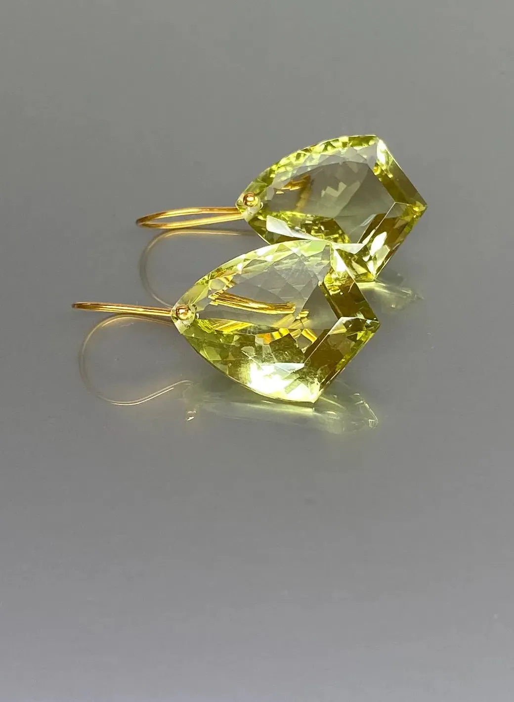 Golden Water Drop Earrings for Women Simple Exquisite Zinc Alloy Jewelry