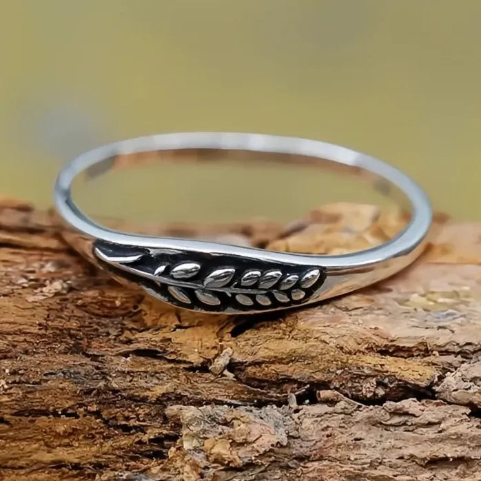 Vintage Leaf Pattern Zinc Alloy Ring for Women Stylish Party Jewelry