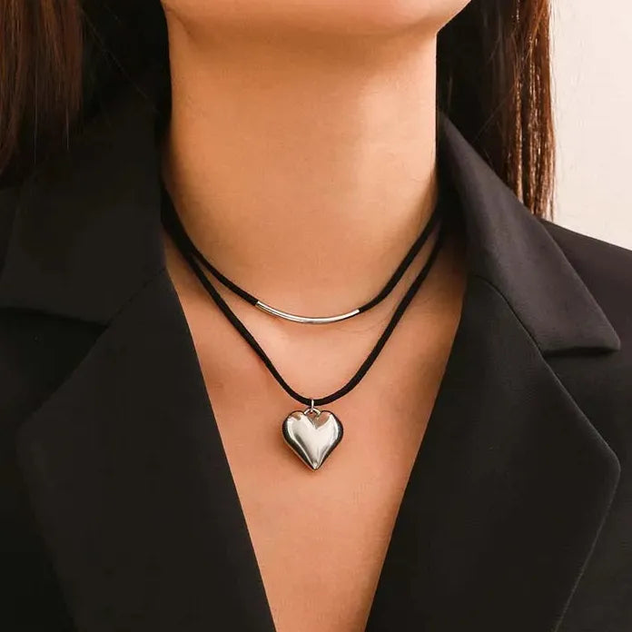 Vintage Black Velvet Heart Pendant Necklace for Women Adjustable Choker Jewelry