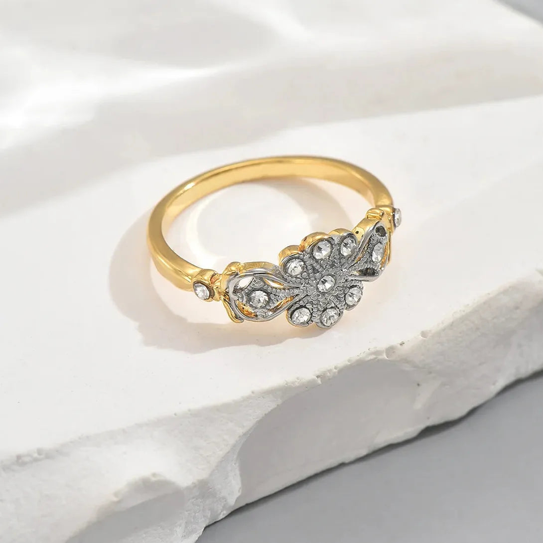 Two-Color Plating Inlaid Rhinestone Zinc Alloy Ring for Women Fashion Gift