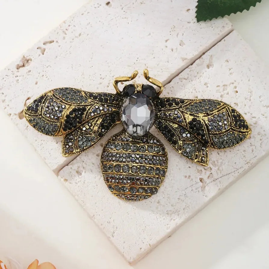 Luxury Bee Brooch Pin for Men and Women Elegant Jewelry Gift Accessory