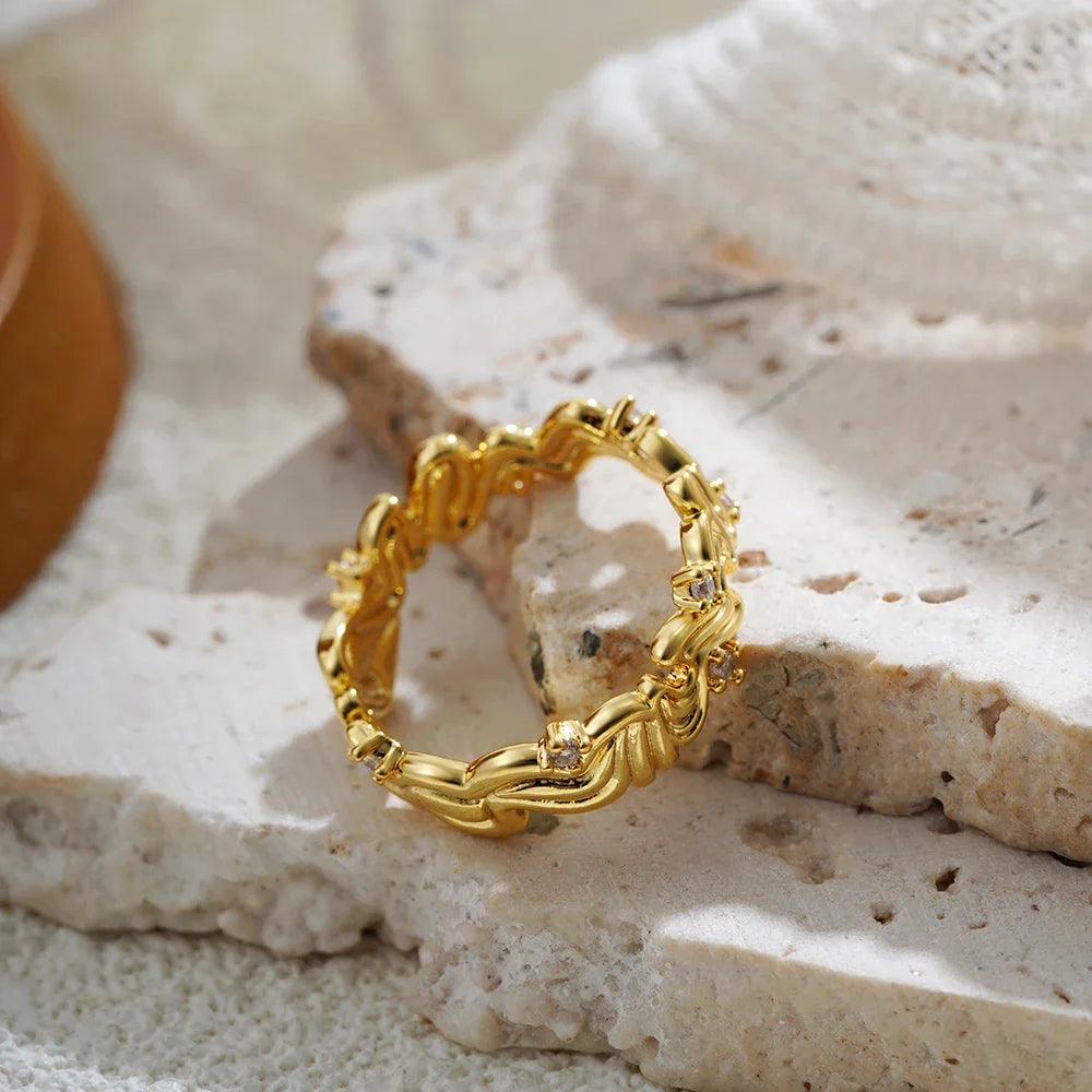 18K Gold Plated Twisted Round Zircon Wedding Ring for Women Minimalist Style