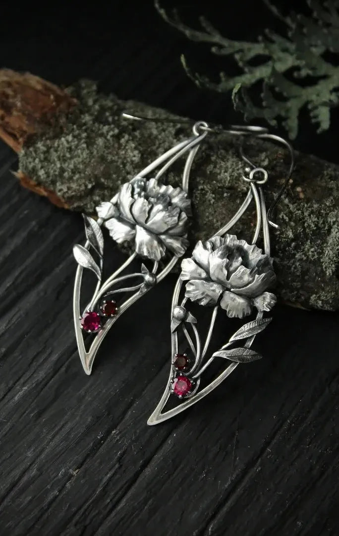 Vintage Zinc Alloy Leaf Drop Earrings with Red Stone Inlay for Women