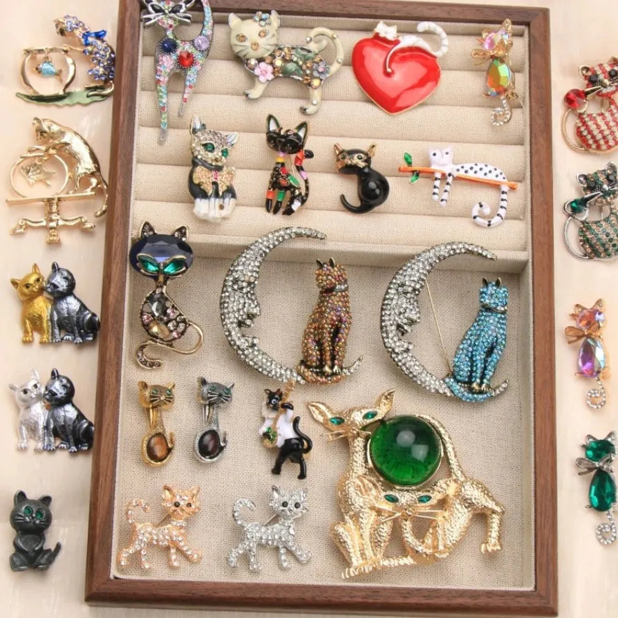 Classic Cat Brooch for Men & Women Wedding Gift Elegant Accessory
