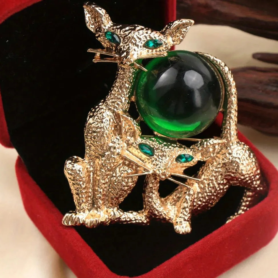 Vintage Cat Brooch Classic Jewelry Gift for Men and Women
