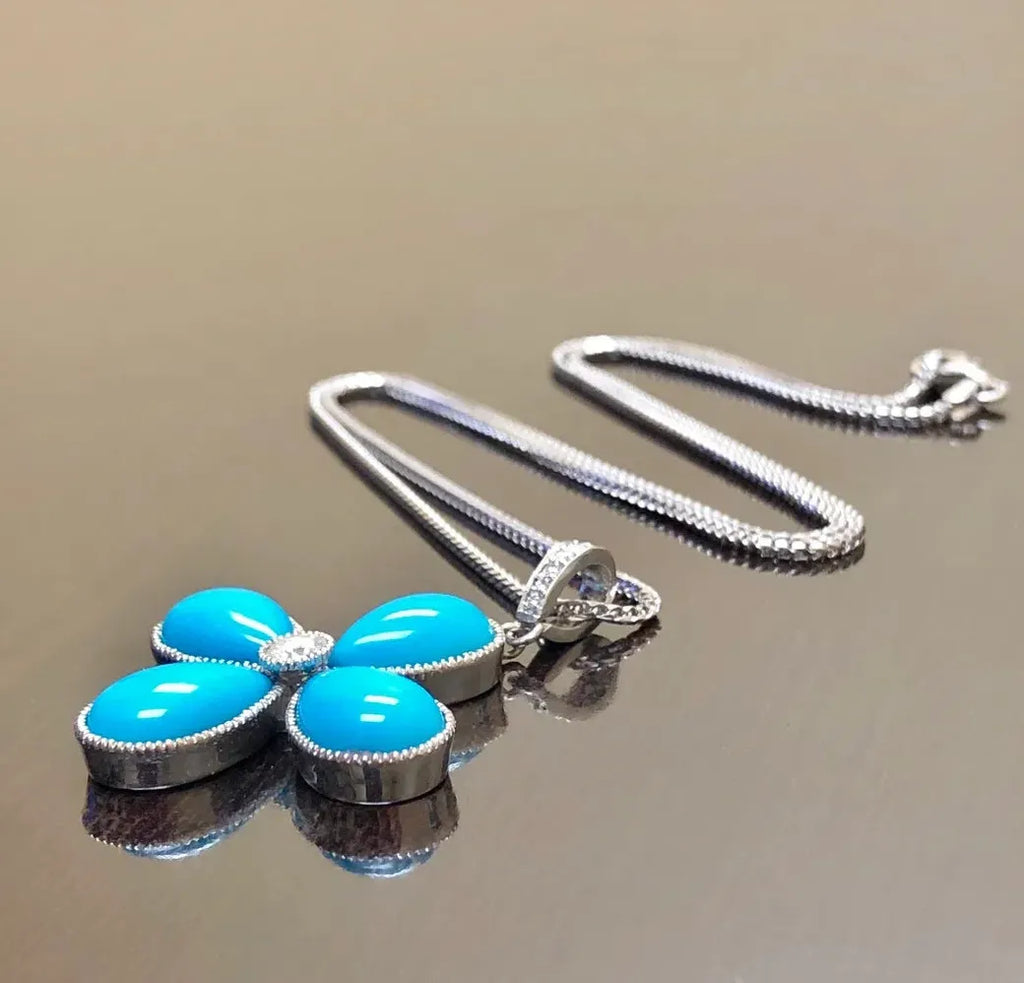 Fashionable Clover Pendant Necklace for Women Silver Plated Zinc Alloy Chain