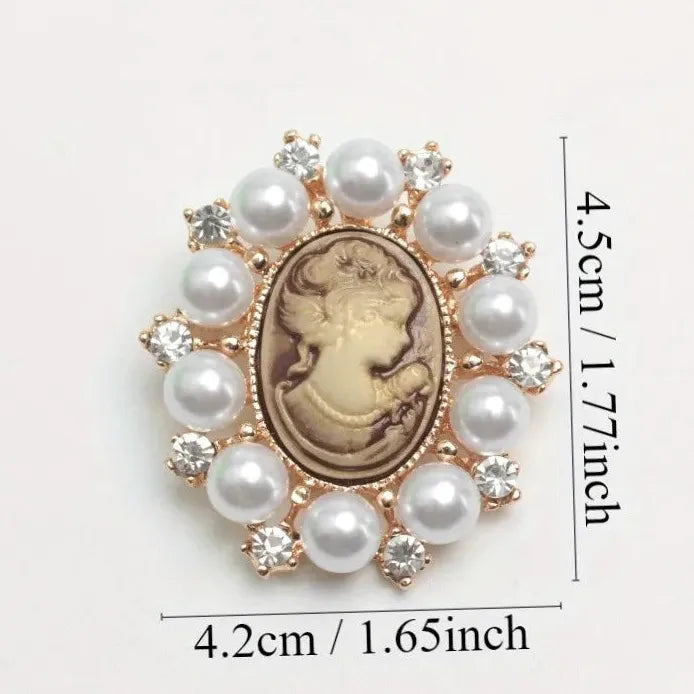 Luxury Classic Brooch for Men and Women Elegant Gift Accessory
