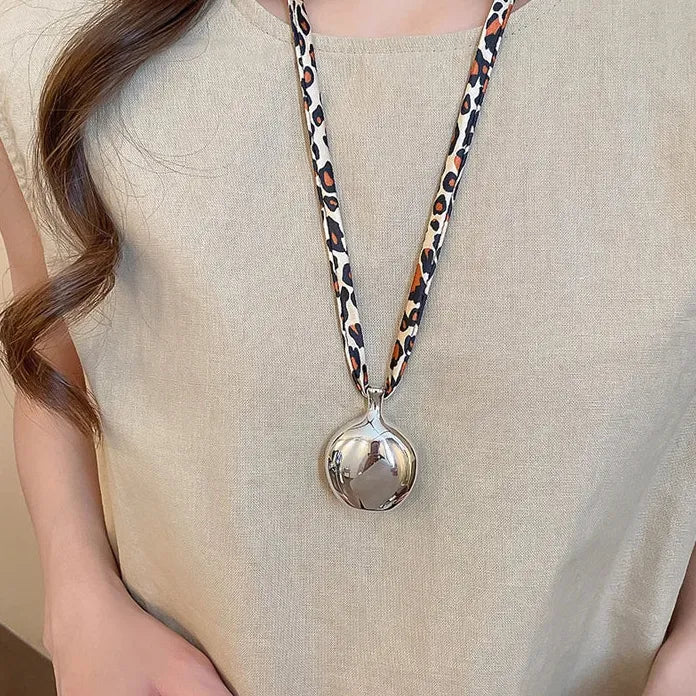 Leopard Print Wooden Jug Pendant Necklace for Women Zinc Alloy Gift