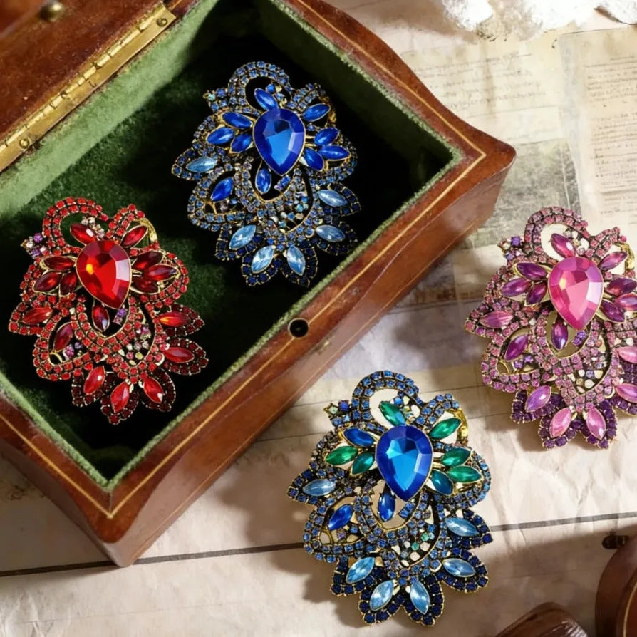 Floral Openwork Classic Brooch Wedding Gift for Women and Men