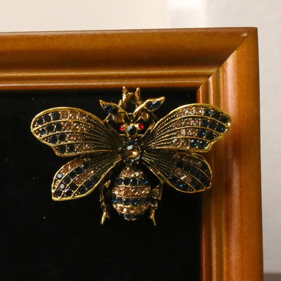 Luxury Bee Peacock Cat Brooch Elegant Jewelry Gift for Men and Women