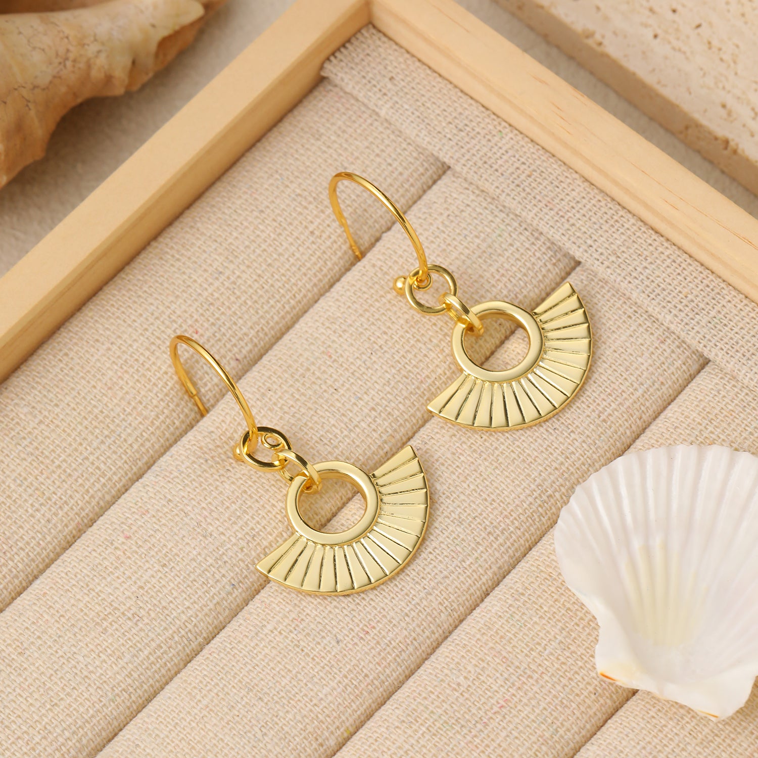 Ancient Roman Modern Striped Fan 925 Sterling Silver Earring (Single)